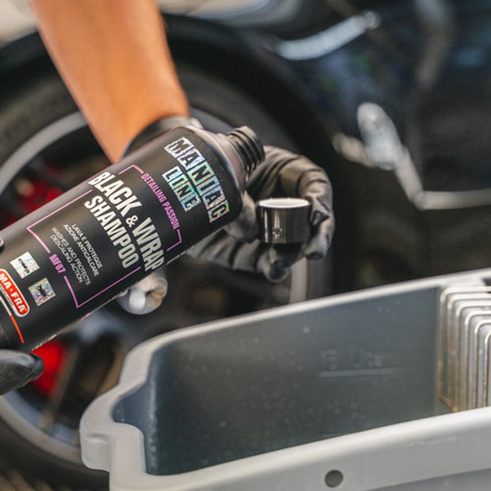 Maniac Line Specialist Black & Wrap Shampoo 500ml